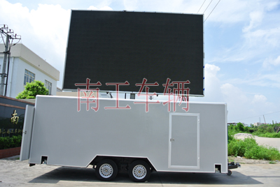 1682738185660480.jpg 大型户外厢式LED广告拖车 折叠屏广告拖车1i.jpg
