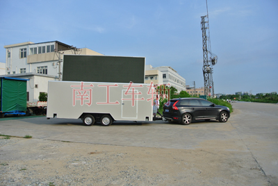1682738203613146.jpg 大型户外厢式LED广告拖车 折叠屏广告拖车I.jpg