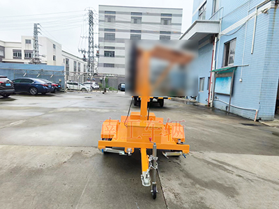 1757557274639799.jpg 0.5吨小型LED交通诱导屏道路指示牌交通警示工具拖车2I.jpg